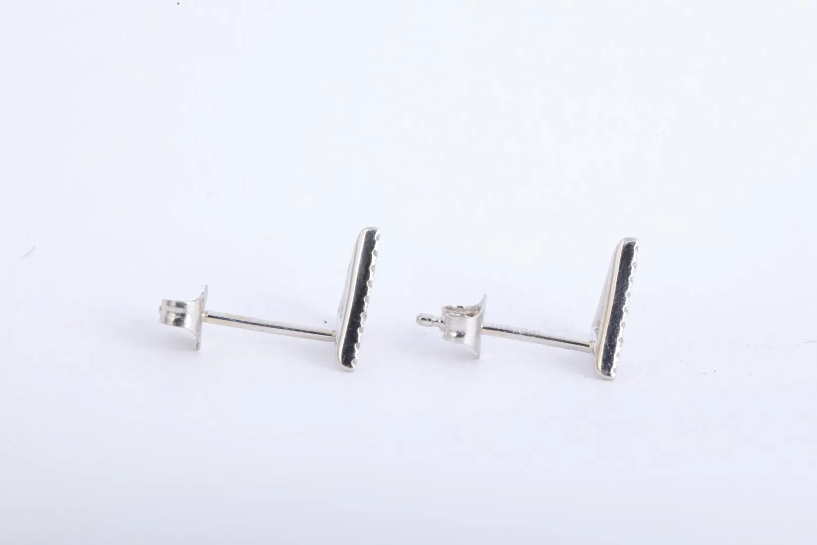 14k White Gold 0.12tcw Diamond Triangle Stud Earrings (0.89g.)