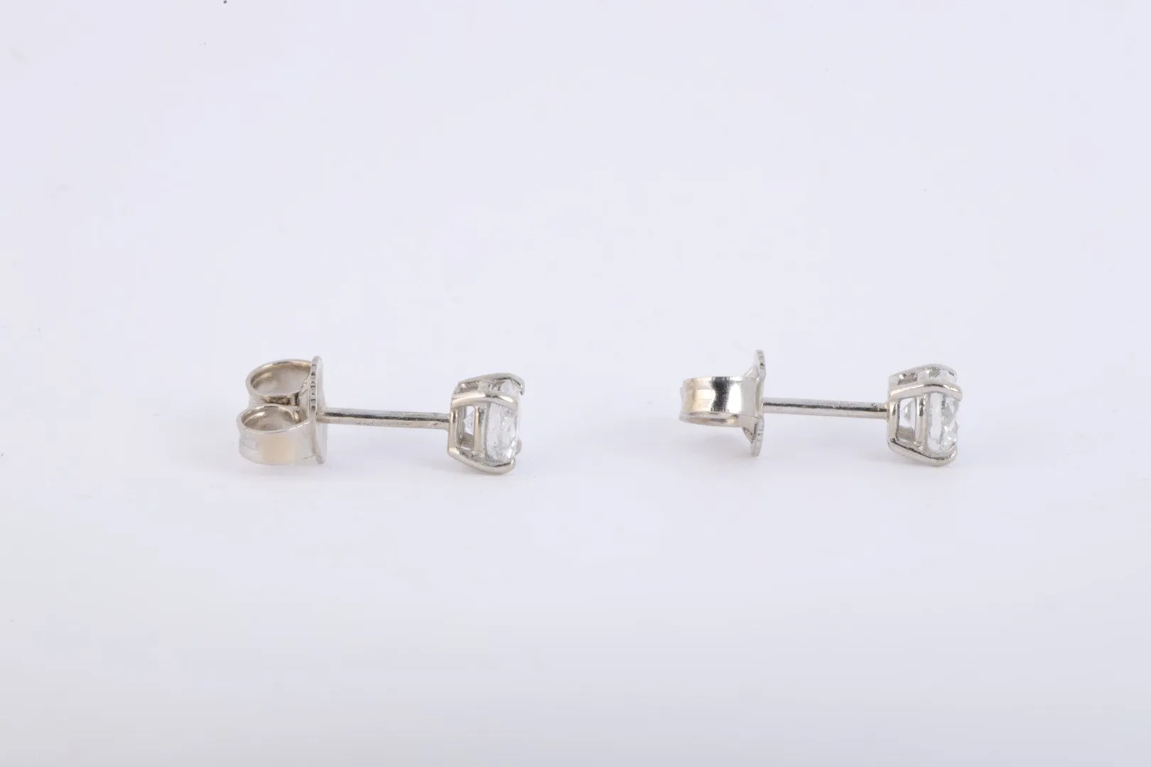 14k White Gold 0.50tcw Diamond Stud Earrings (0.85g.)