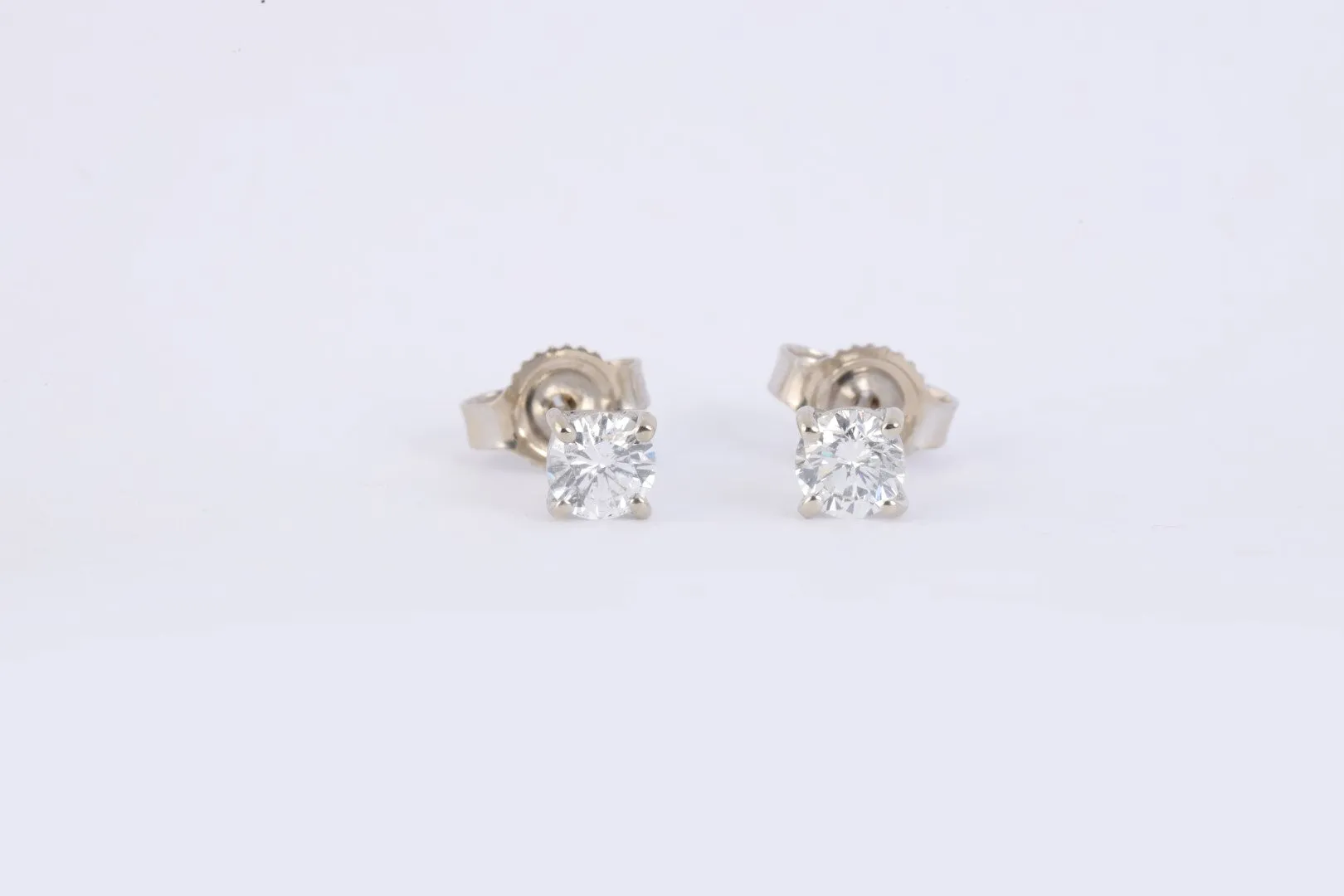 14k White Gold 0.50tcw Diamond Stud Earrings (0.85g.)