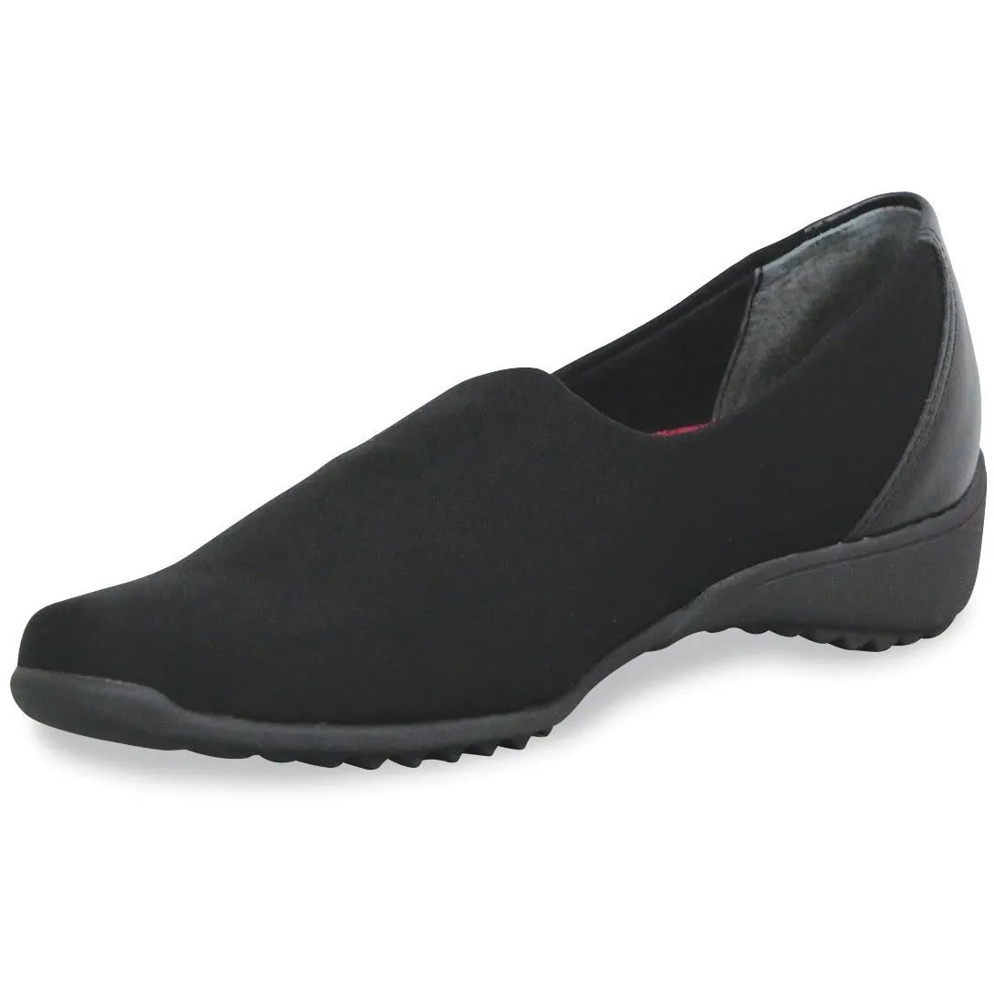 Munro Traveler Black Slip-on Stretch Fabric Shoes